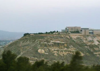 نهاية قيصر وشجرة ميلاد قصر الشعب السوري