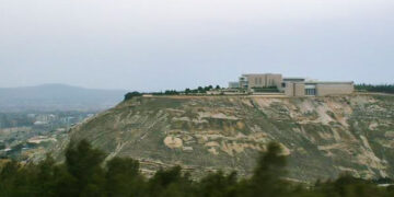 نهاية قيصر وشجرة ميلاد قصر الشعب السوري