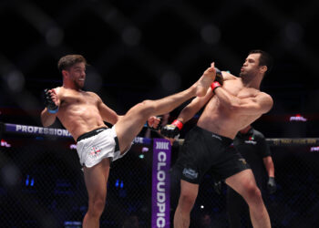 نورمحمدوف يحتفظ بلقب الوزن الخفيف في بطولة PFL بدبي