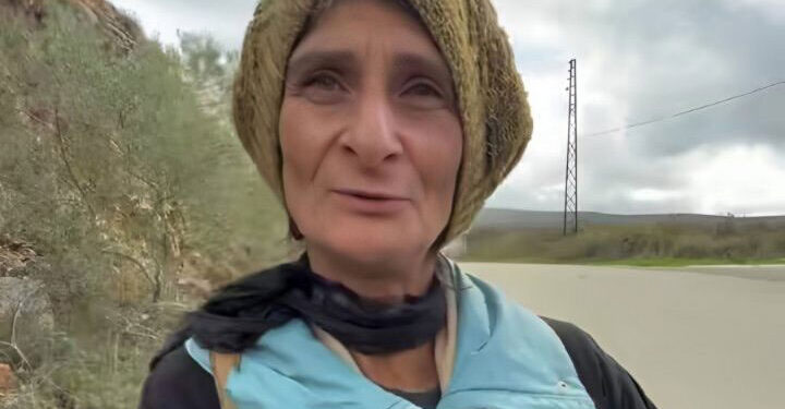 أجمل بنت بالقرداحة.. حكاية امرأة دخلت الى قلوب الجميع