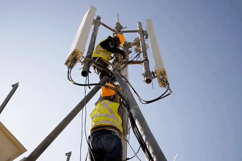 خبير اقتصادي يطرح دمج شركتي إم.تي.إن و سيرياتيل في شركة اتصالات وطنية قابضة