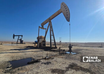 دير الزور.. اعتراض على قرار إغلاق “حراقات النفط” البدائية