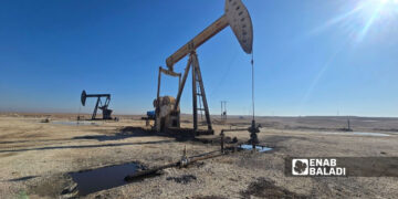 دير الزور.. اعتراض على قرار إغلاق “حراقات النفط” البدائية