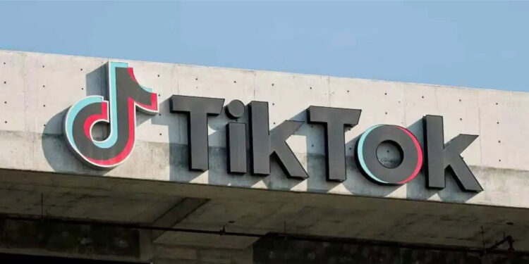 بعد قلق المستخدمين من سياسة الخصوصية.. تيك توك يعود إلى نمو ثابت