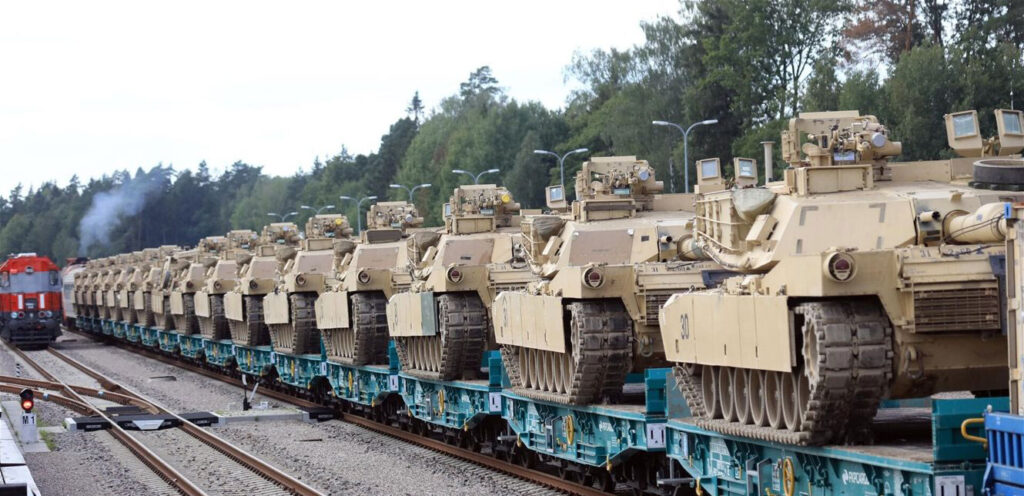 أميركا تنقل دباباتها إلى الشرق الأوسط... ما الذي تُحضّره؟