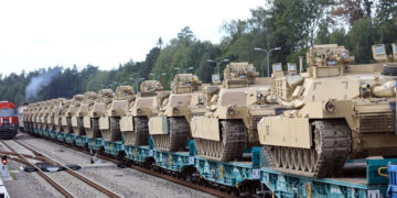 أميركا تنقل دباباتها إلى الشرق الأوسط… ما الذي تُحضّره؟